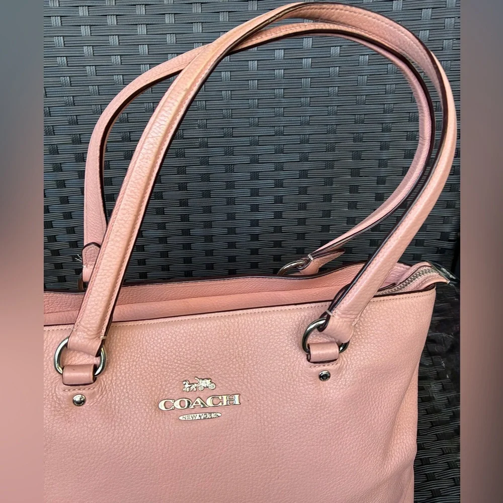 COACH Pink Bag.Leather Pink Bag. - Picture 7 of 14
